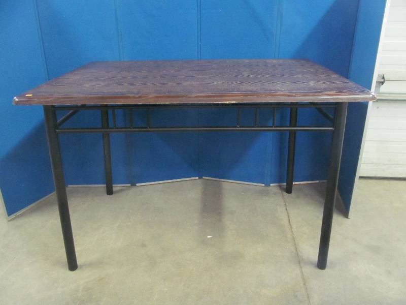 lot 120 image: Table