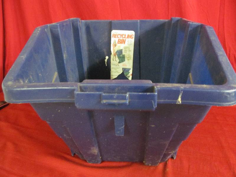 lot 179 image: Bin