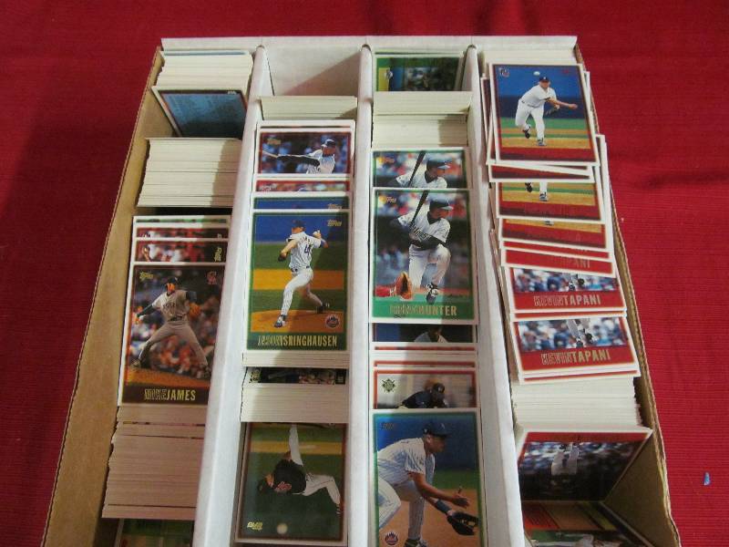 lot 196 image: Trading Cards