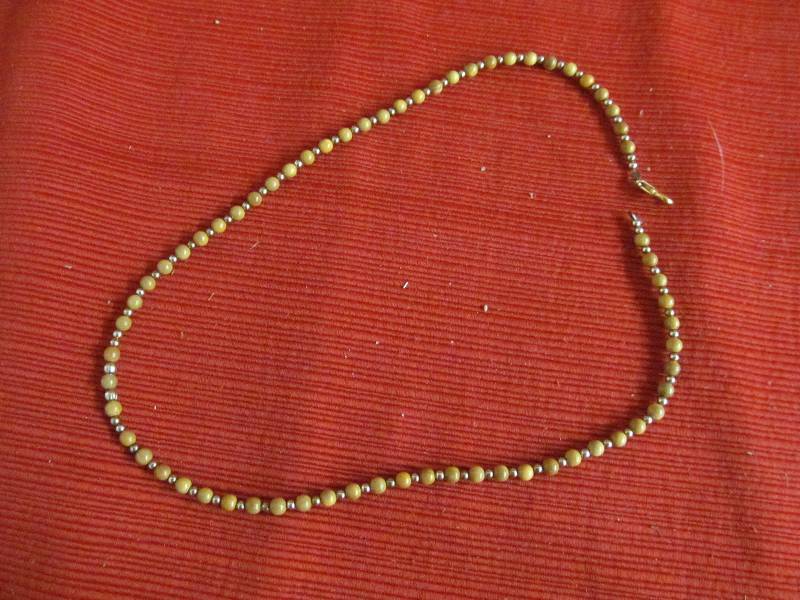 lot 198 image: Necklace