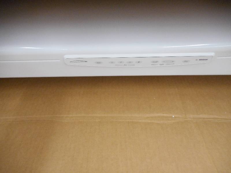 lot 1 image: Allure I Series 42 in. Convertible Range Hood in White