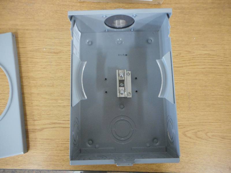 lot 11 image: 135 amp Meter Socket Box