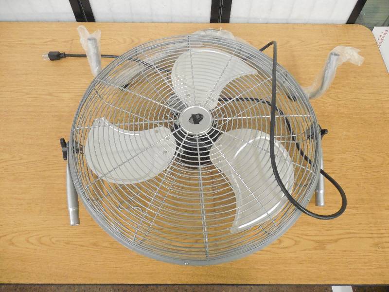 lot 17 image: 20 HIGH VELOCITY FAN