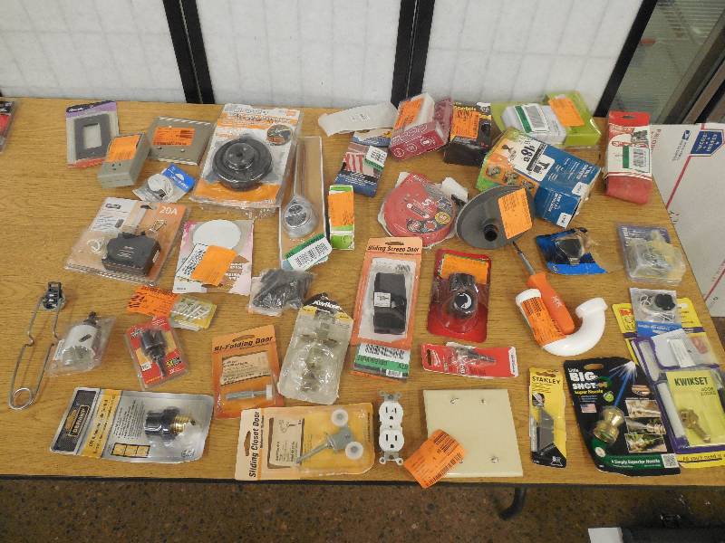 lot 21 image: MISC. LOT OF STUFF
