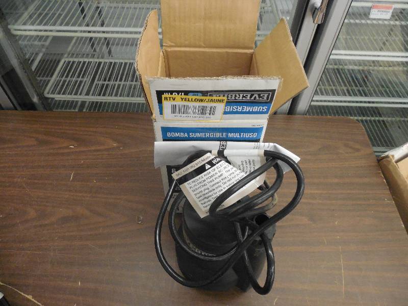 lot 22 image: 16 HP Submersible Thermoplastic Utility Pump