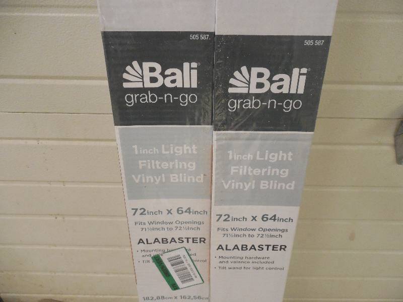 lot 44 image: (2) BALI 1 INCH FILTERING VINYL BLIND ALABASTER