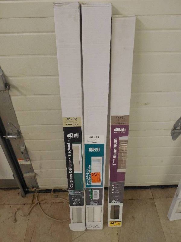 lot 54 image: (3) WINDOW BLINDS MISC. SIZES