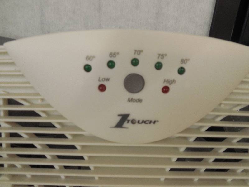 lot 15 image: Holmes Dual Blade Twin Window Fan