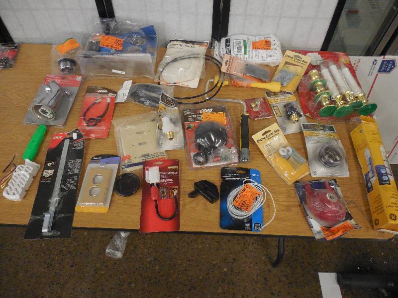 lot 61 image: RANDOM BOX LOT OF STUFF
