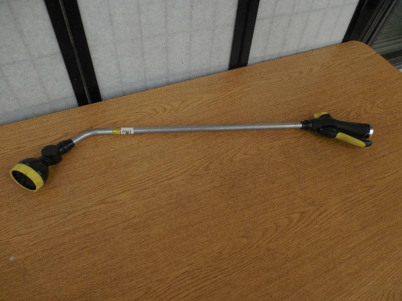 lot 66 image: PIVOTING 7 PATTERN WATERING WAND