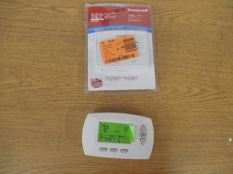 lot 178 image: THERMOSTAT LOT OF 2