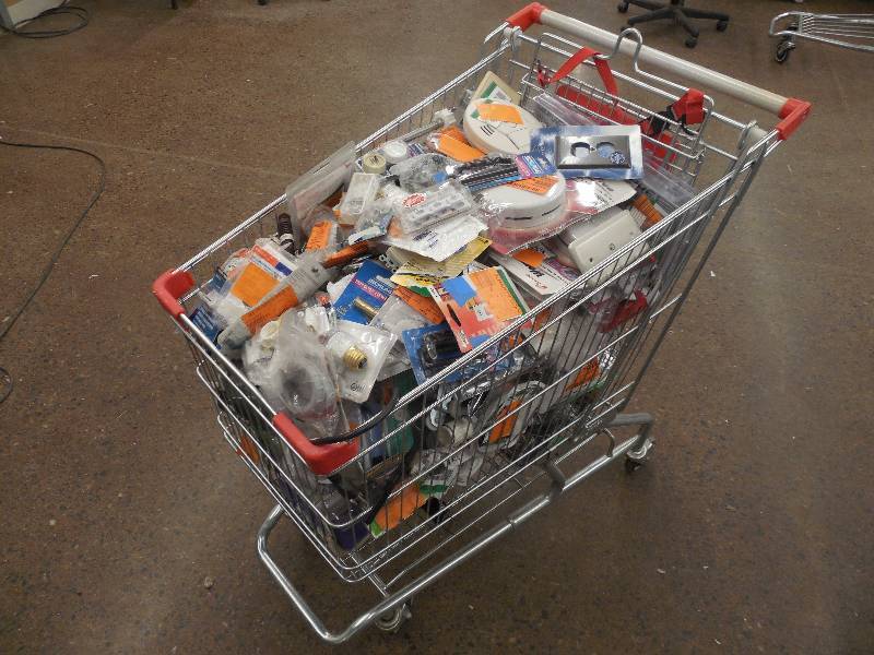 lot 188 image: SHOPPING CART FULL OF MISC GOODS