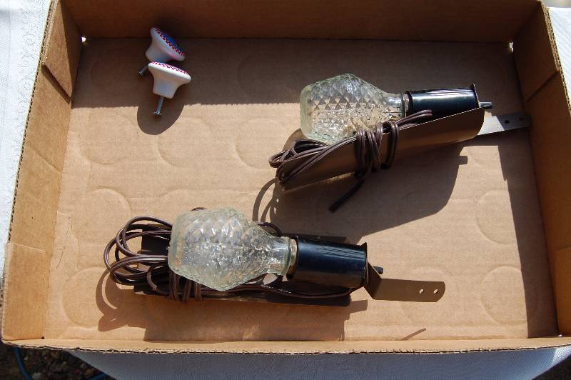 Light fixtures and drawer pulls