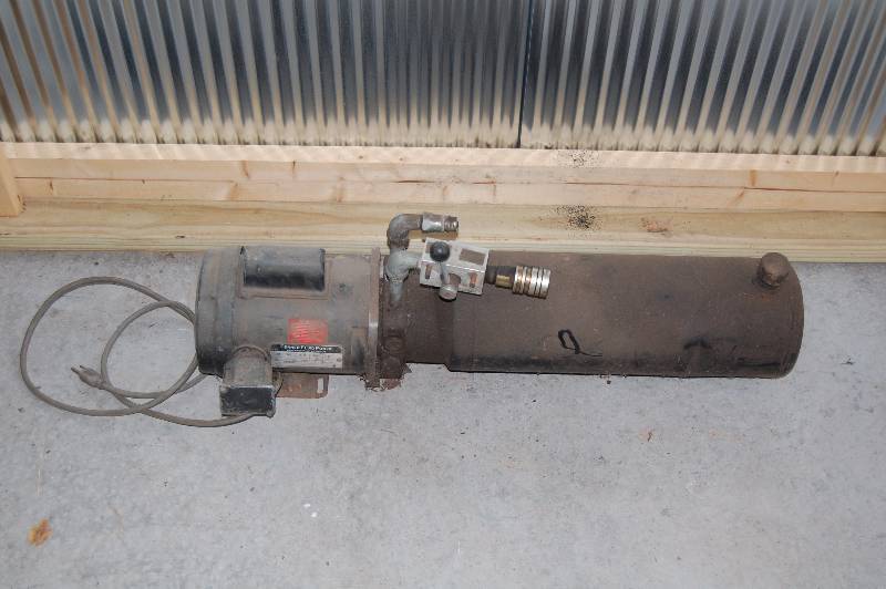 Hydraulic pump with control valve