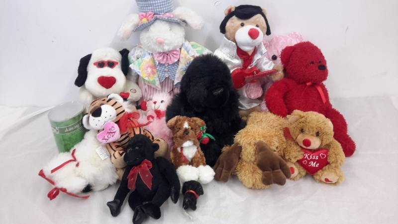 lot 3 image: Stuffed animals
