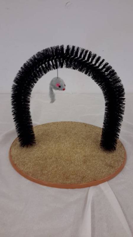 lot 11 image: Cat scratcher