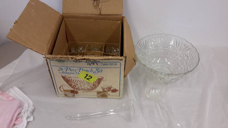 lot 17 image: Punch bowl