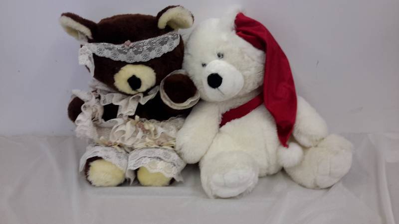 lot 20 image: Large teddy bears