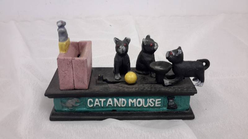 lot 23 image: Cast iron bank