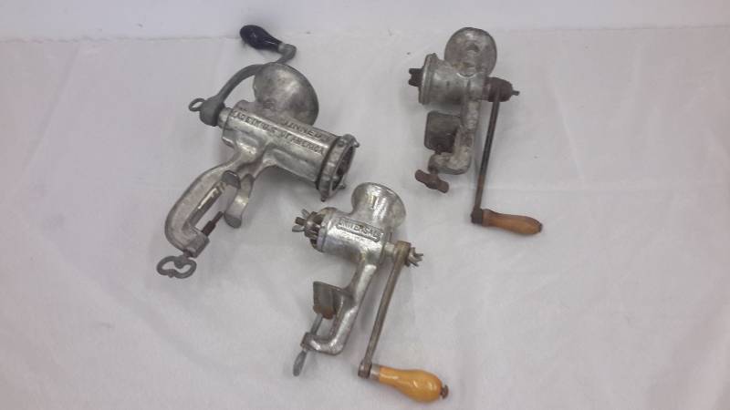 lot 28 image: Meat grinders