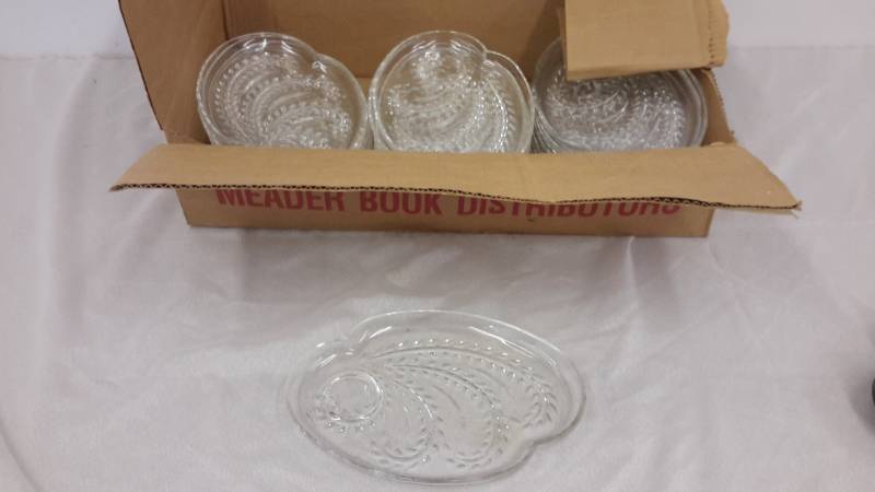 lot 34 image: 20 pc glass dishes