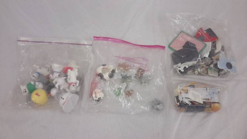 lot 40 image: Magnets, knick knacks, Dalmatians, more