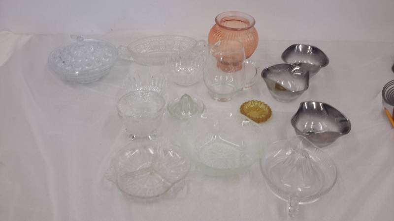 lot 44 image: Assorted glass