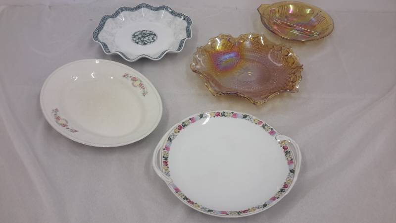 lot 45 image: Plates and trays