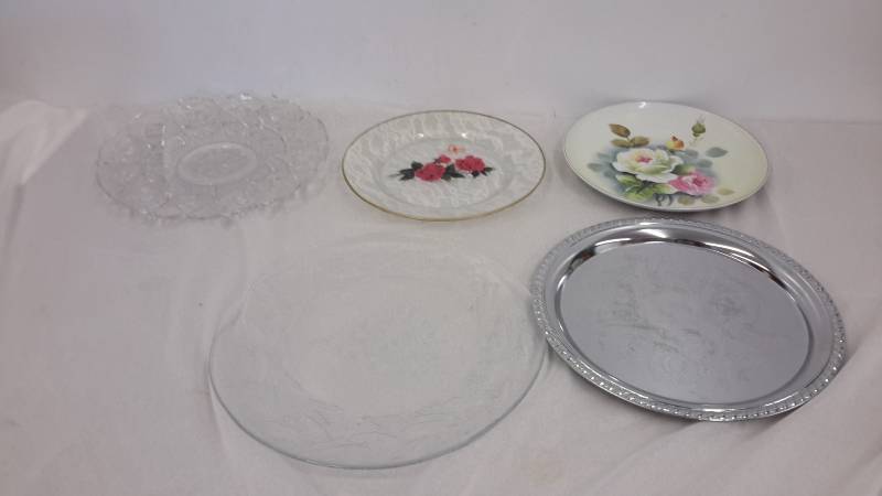 lot 49 image: Plates and trays