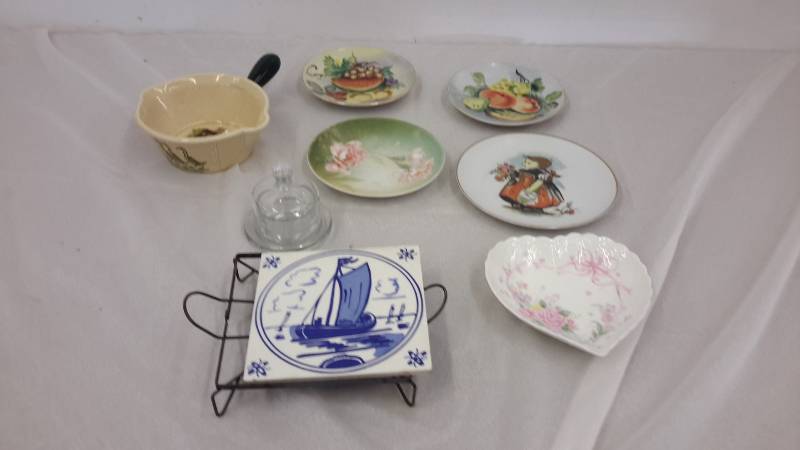 lot 58 image: Plates, candleholder, dcor