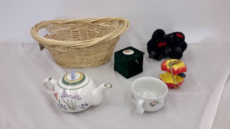 lot 60 image: Wicker basket, teapot, and dcor