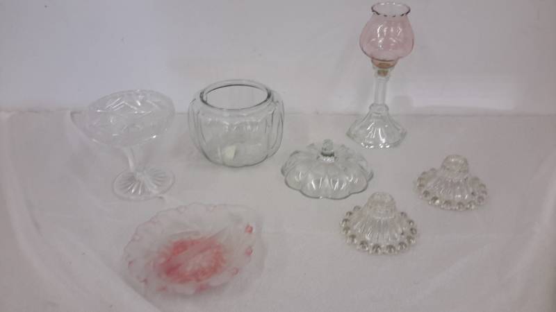 lot 61 image: Glass assortment