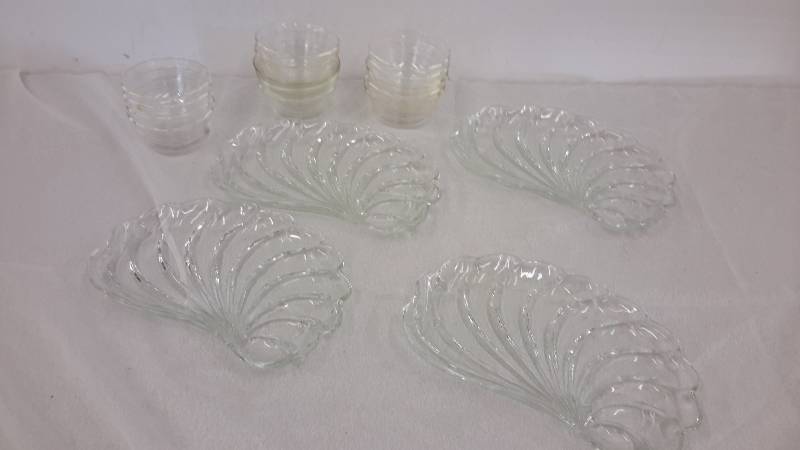 lot 62 image: Plates and bowls