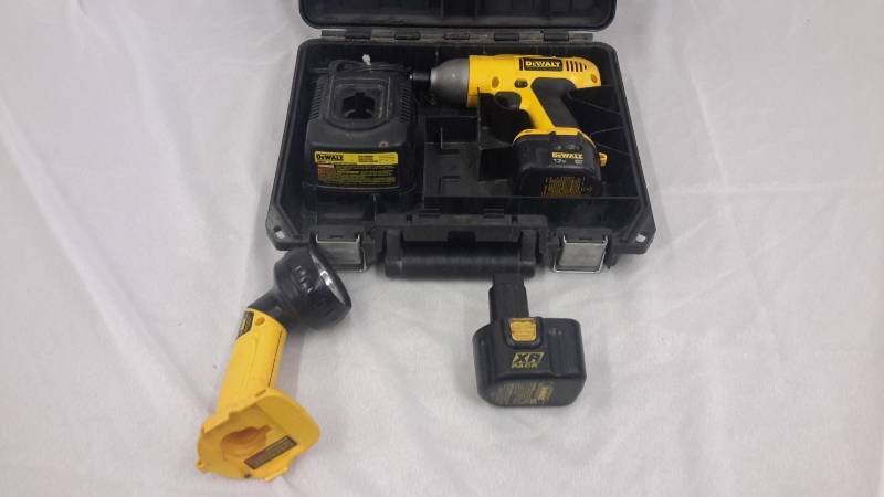 lot 66 image: Dewalt impact driver