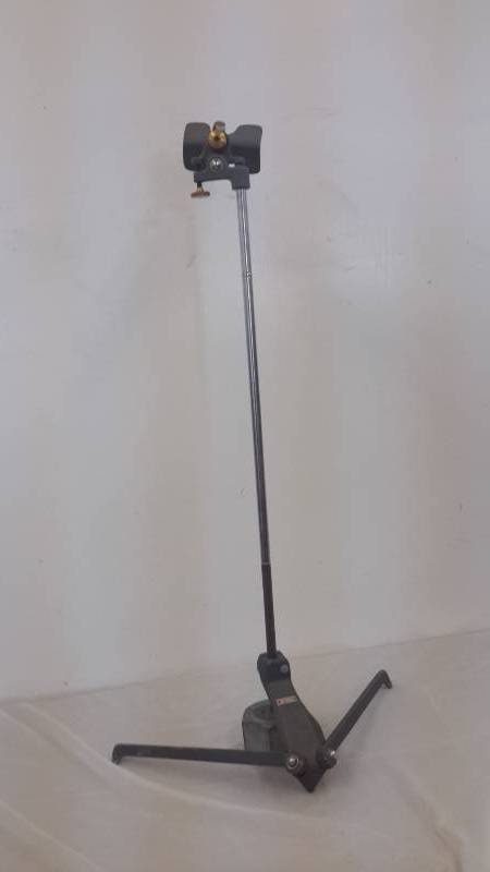 lot 67 image: Scope stand