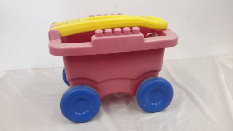 lot 68 image: Plastic wagon
