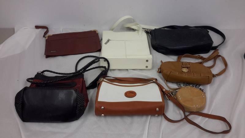 lot 69 image: Purse collection