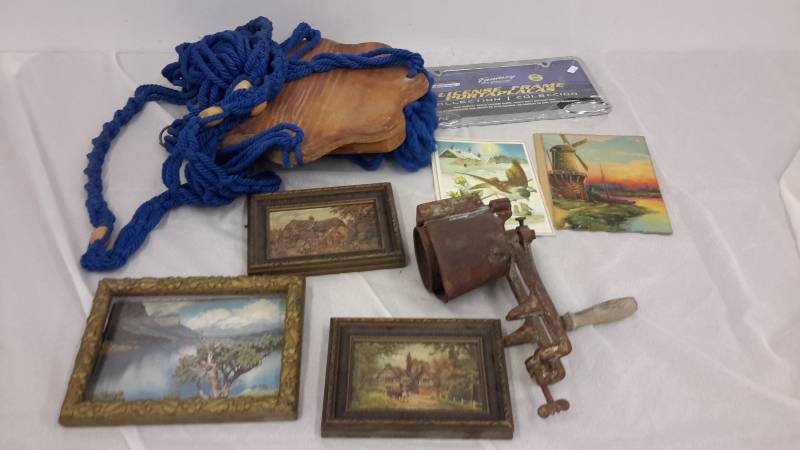 lot 71 image: Assortment