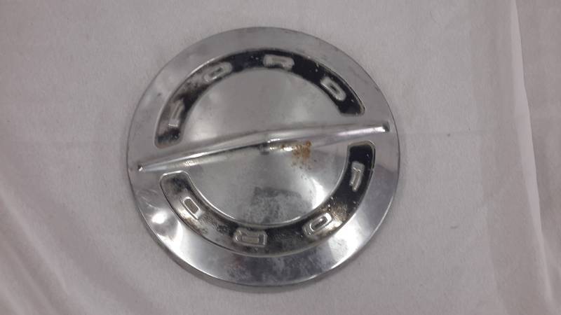 lot 75 image: Ford wheelcover