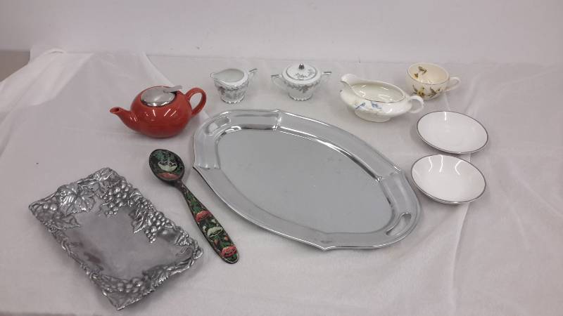 lot 76 image: Dishes