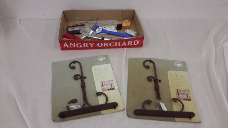 lot 84 image: Hardware assortment