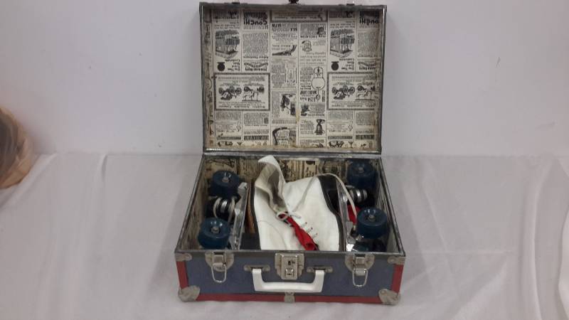 lot 99 image: Roller skates in case