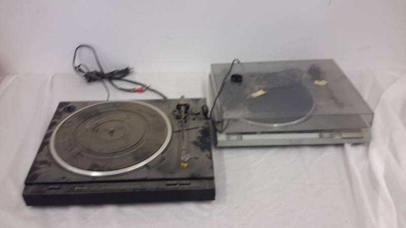 lot 100 image: Record players