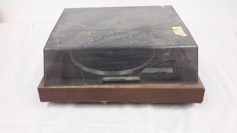 lot 101 image: Panasonic record player