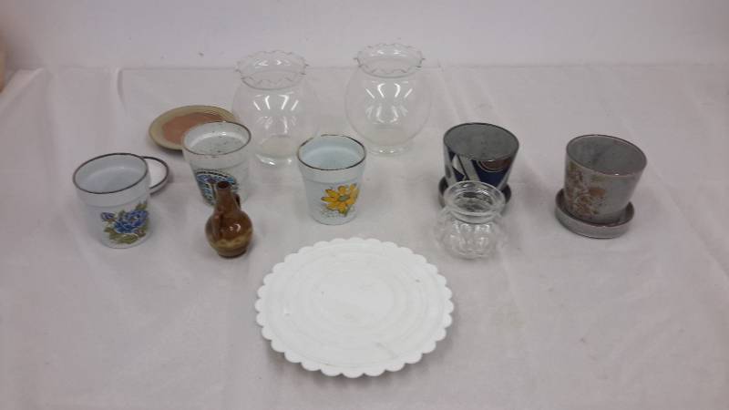 lot 102 image: 8 circle, glass, flower pots