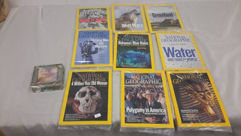 lot 113 image: Jewelry box and National Geographic