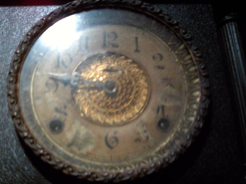 lot 1 image: ANTIQUE CLOCK