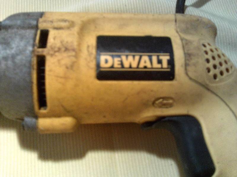 lot 2 image: DEWALT ELECTRIC DRILL