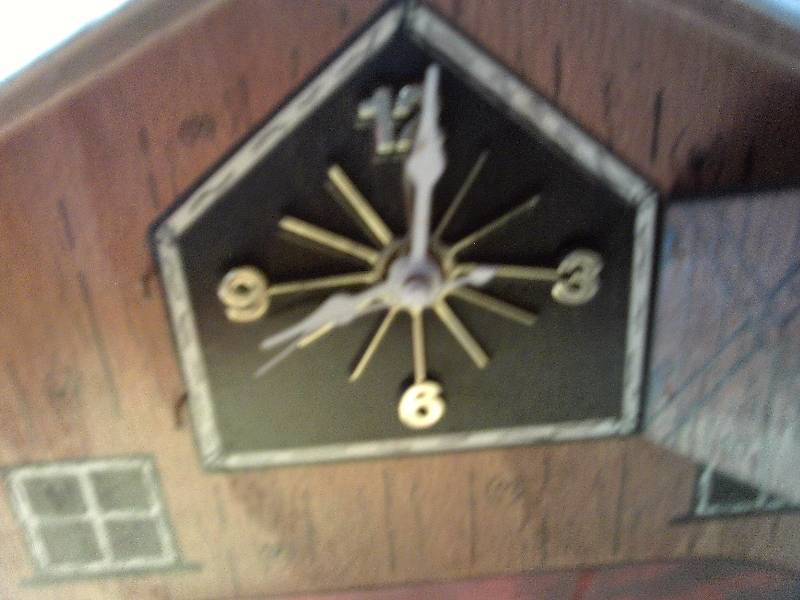 lot 6 image: WOODEN COUNTRY CLOCK