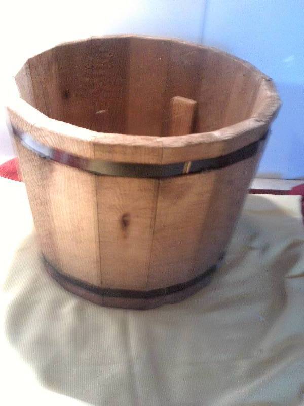 lot 8 image: WOODEN SLATED FLOWER PLANTER